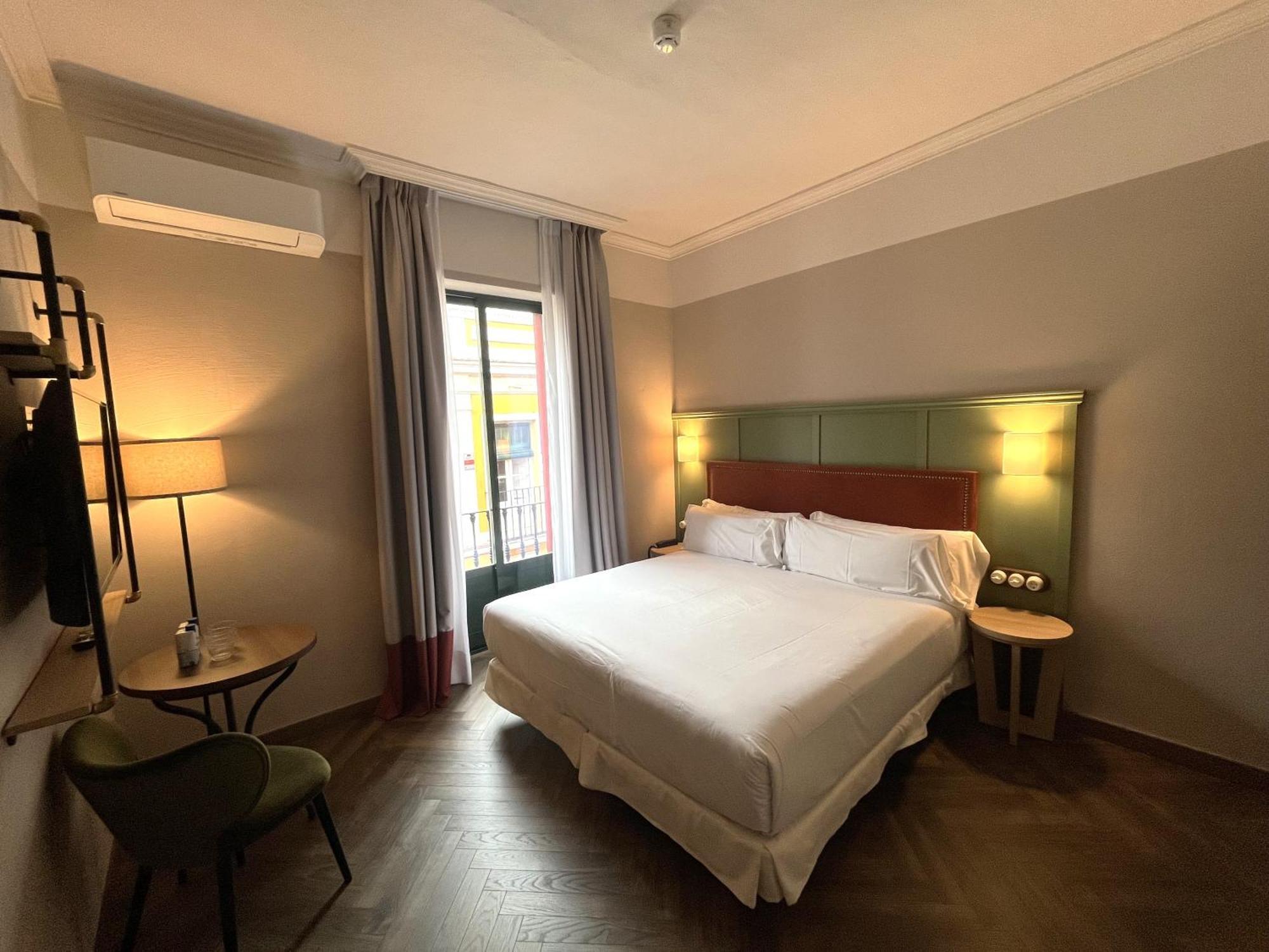 The Honest Hotel & Apartments Севілья Екстер'єр фото