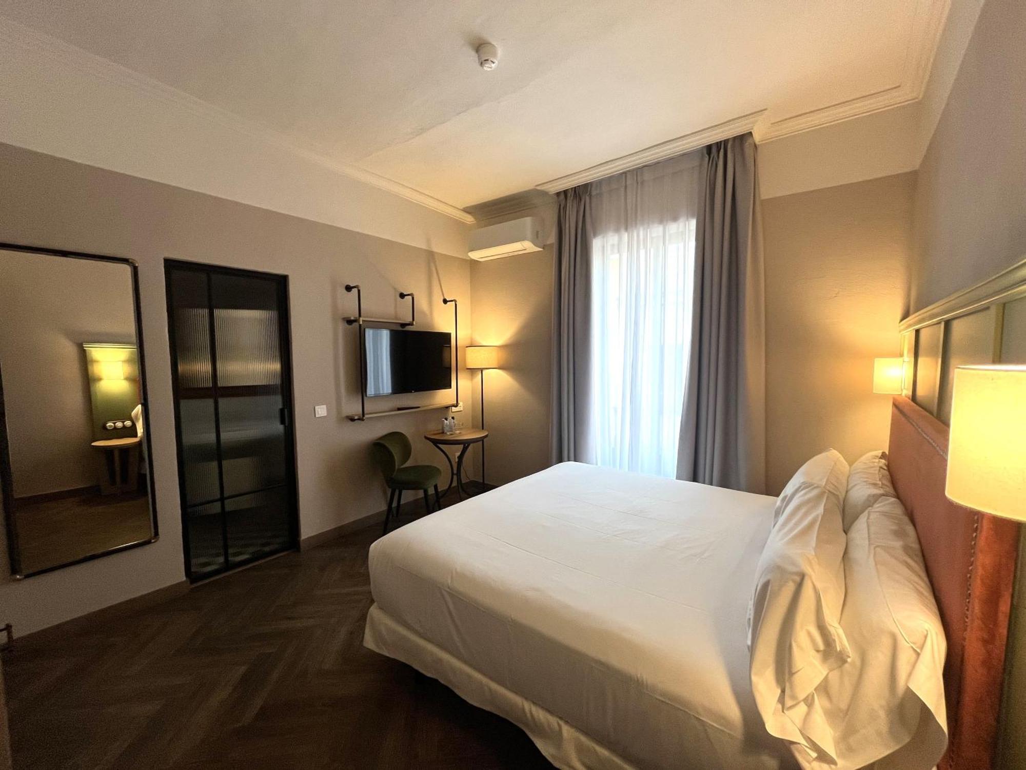 The Honest Hotel & Apartments Севілья Екстер'єр фото