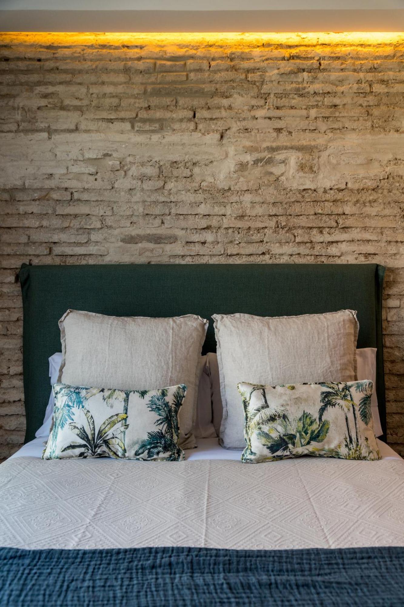 The Honest Hotel & Apartments Севілья Екстер'єр фото